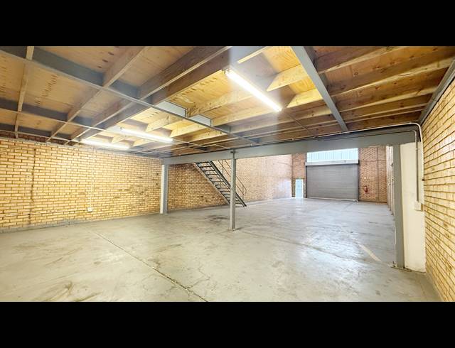 215M² WAREHOUSE TO LET IN WADEVILLE
